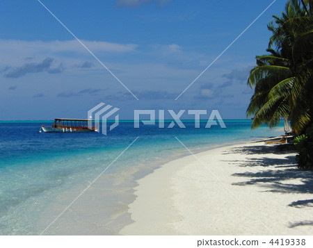 Maldives beach Maldives beach 4419338