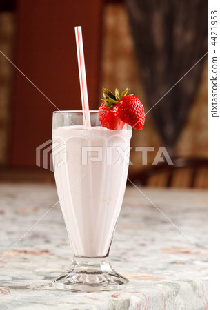 strawberry smoothie 4421953