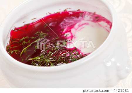 Red soup with herbs & spice 4421981