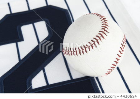 棒球球和襯衫號碼 4430654