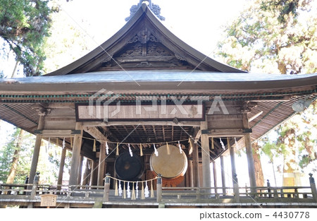 suwa taisha shrine, bass drum, kagura hall (at shrine) 4430778