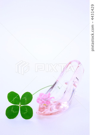 Glass shoes and four-leaf clover 4431429