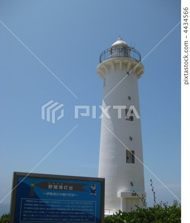 The Nozakizaki lighthouse that shines in the blue sky The Nozakizaki lighthouse that shines in the blue sky 4434566