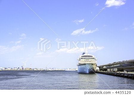 Holiday Yokohama port cruise ship 4435120