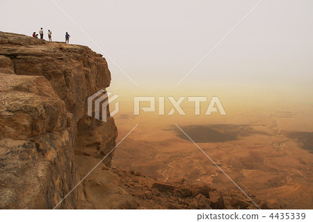 Cliff over the Ramon crater. 4435339