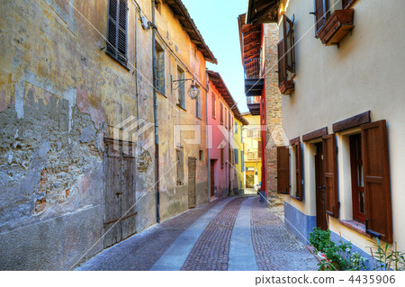 Narrow street. Serralunga D'Alba, Italy. 4435906