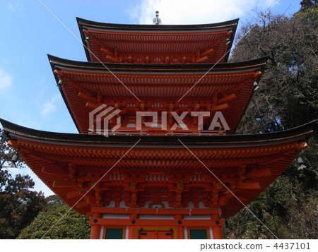 三层塔 宝厳寺 漆朱红色的物体