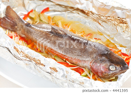 Trout baked with vegetables in the foil 4441395