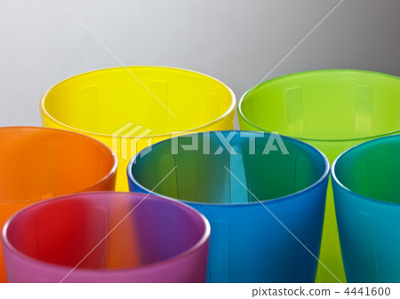 colored plastic cups 4441600