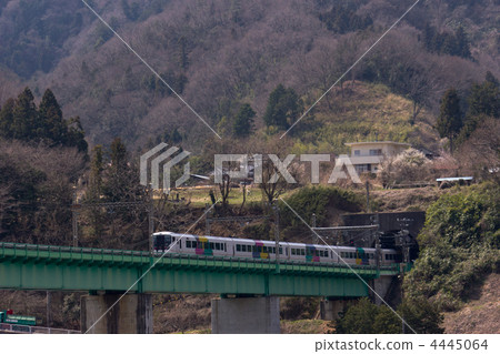 中心主線 4445064