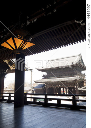 The Maiden gate from Higashi Honganji temple Mikado The Maiden gate from Higashi Honganji temple Mikado 4445097