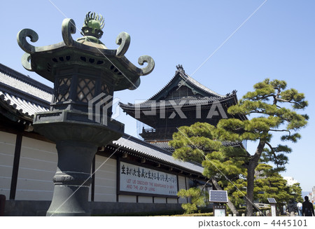 Higashi Honganji Temple Mikado gate and lantern 4445101