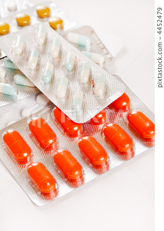 different kinds of pills 4452479