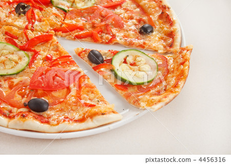 Italian pizza Italian pizza 4456316