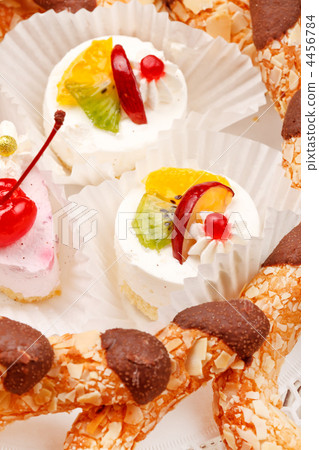 different kinds of dessert 4456784
