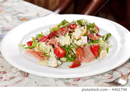 Salad with strawberries 4462796