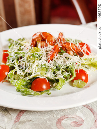Fresh salad with shrimps 4462798