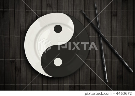 yin yan plate over bamboo placemat setting with sticks 4463672