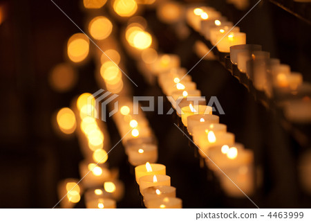 Candles in temple 4463999
