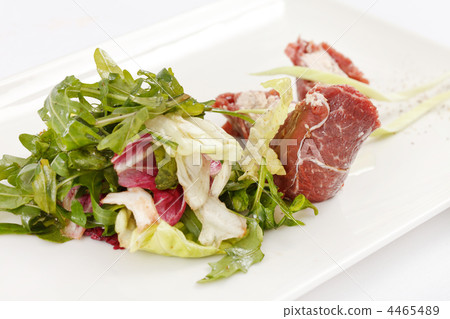 meat rolls with salad 4465489