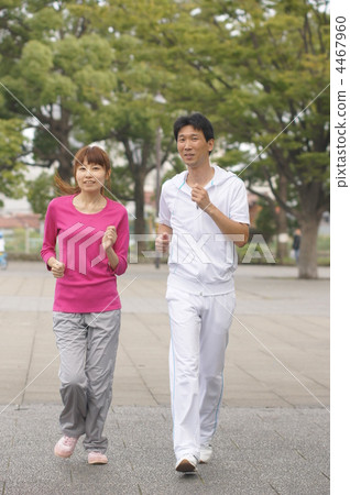 Jogging at a man and woman park 4467960