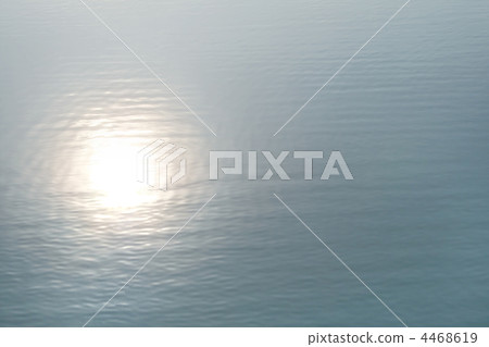 sun reflected on water 4468619