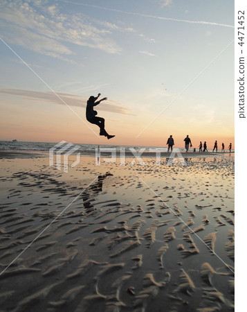 Fall 2011 jumping hump jump 4471452