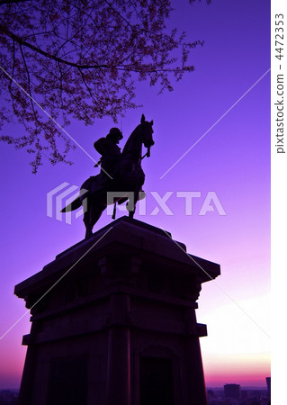 Morning glow and politician equestrian statue 4472353