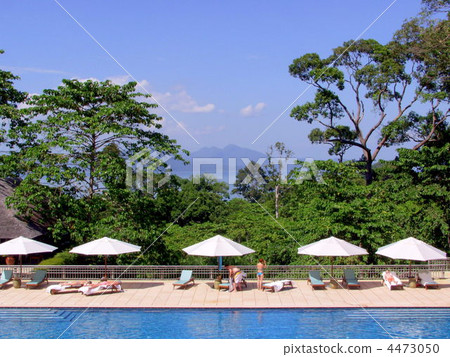 The pool side of the resort 4473050