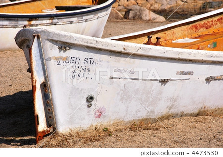 在Ako海灘公園的小船遊樂設備 4473530
