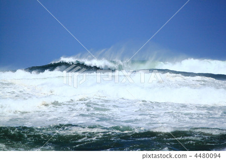 sea spray, raging wave, rough seas 4480094