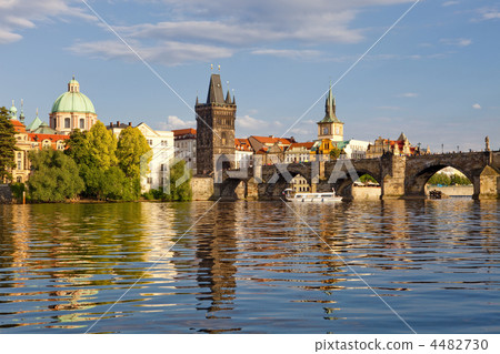 prague charles bridge 4482730
