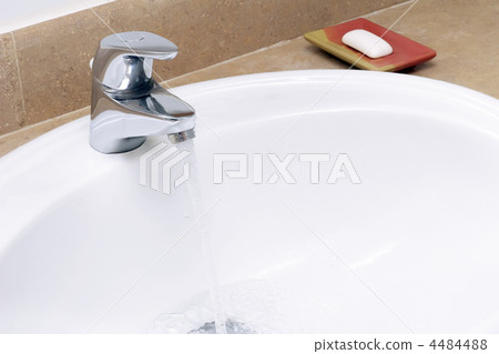 Faience sink . 4484488