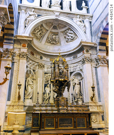 Interior of cathedral Duomo in Pisa, Italy Interior of cathedral Duomo in Pisa, Italy 4484514