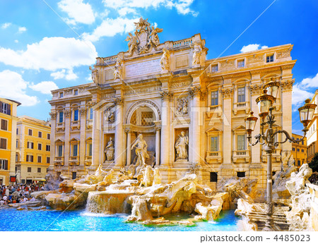 Fountain di Trevi ,Rome. Italy. 4485023