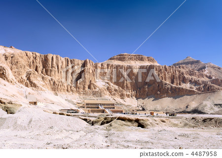Overview Temple of Queen Hatshepsut at Luxor . 4487958