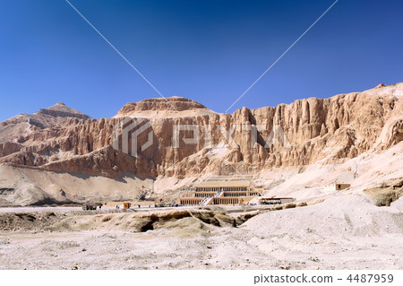 Overview Temple of Queen Hatshepsut at Luxor . 4487959