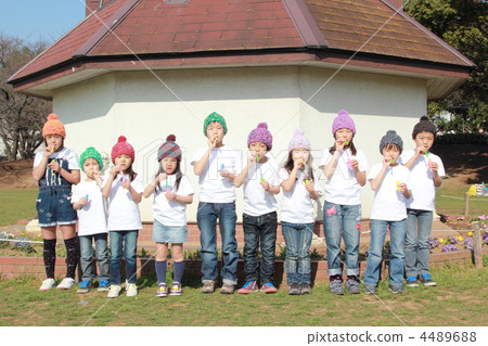 兒童(男孩男孩女孩女人女子組團體微笑微笑小學學生) 兒童(男孩男孩女孩女人女子組團體微笑微笑小學學生) 4489688