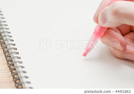 熒光筆和手 4491862