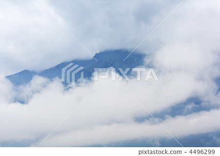 Mountains in clouds 4496299