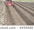 Round with tractor 4499480