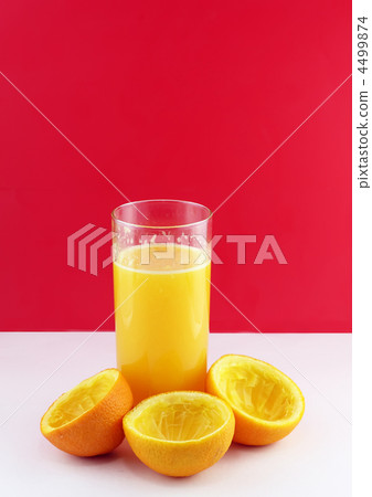 Orange juice with squeeze slice. Orange juice with squeeze slice. 4499874