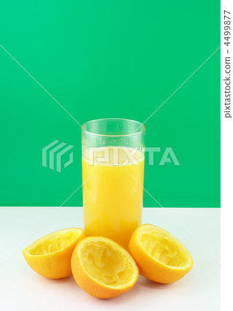 Orange juice with squeeze slice. Orange juice with squeeze slice. 4499877