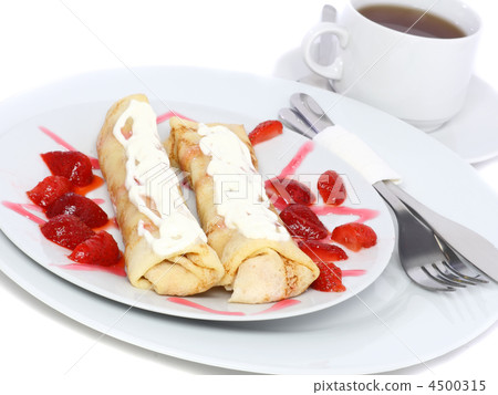 Pankcake with cream , with rolled fruit inside. Pankcake with cream , with rolled fruit inside. 4500315