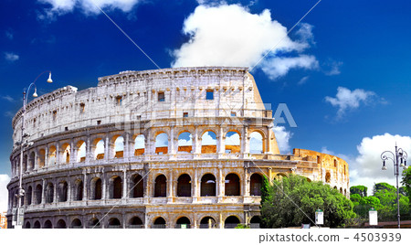 The Colosseum, the world famous landmark in Rome. 4503939