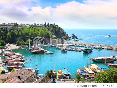 The Mediterranean gulf . 4506458