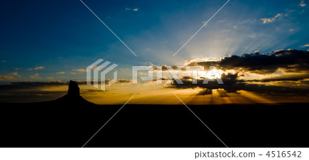 Sunrise in Monument Valley, Utah, USA Sunrise in Monument Valley, Utah, USA 4516542