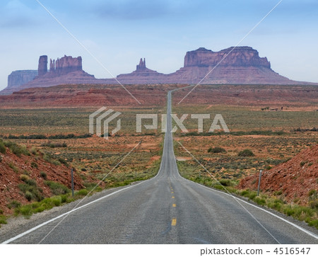 The Road to Monument Valley, Utah, USA The Road to Monument Valley, Utah, USA 4516547