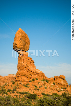 Balanced rock, Arches national park, Utah, USA Balanced rock, Arches national park, Utah, USA 4516551