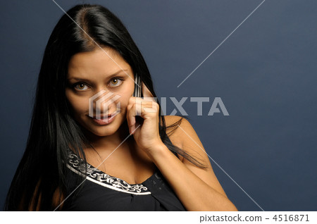 woman is talking to phone 4516871